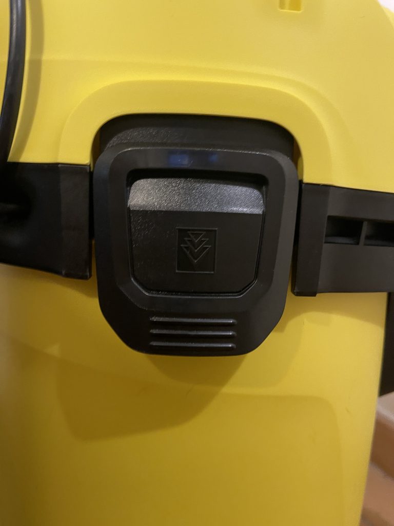 Kärcher WD 3 V-17/4/20 Nass-Trockensauger Behälterverrieglung von vorne