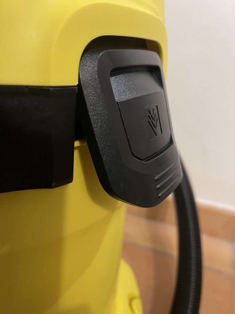 Kärcher WD 3 V-17/4/20 Nass-Trockensauger geöffnete Behälterverriegelung
