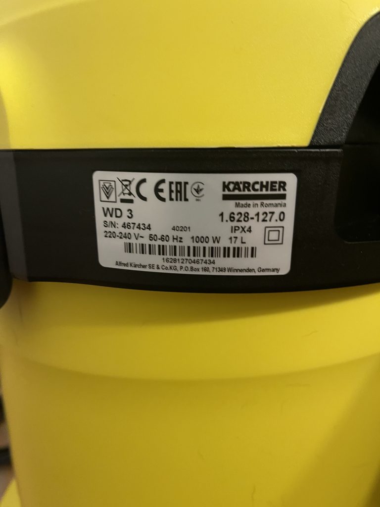 Kärcher WD 3 V-17/4/20 Nass-Trockensauger Typenschild auf dem Gehäuse