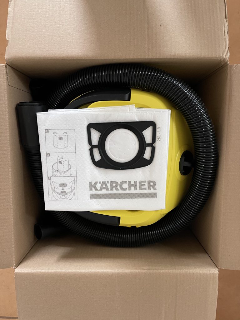 Kärcher WD 3 V-17/4/20 Nass-Trockensauger im geöffneten Karton