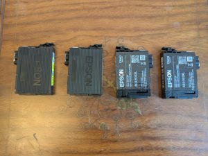 Tintenpatronen des Epson WorkForce WF-2960DWF Multifunktionsdruckers von der Seite