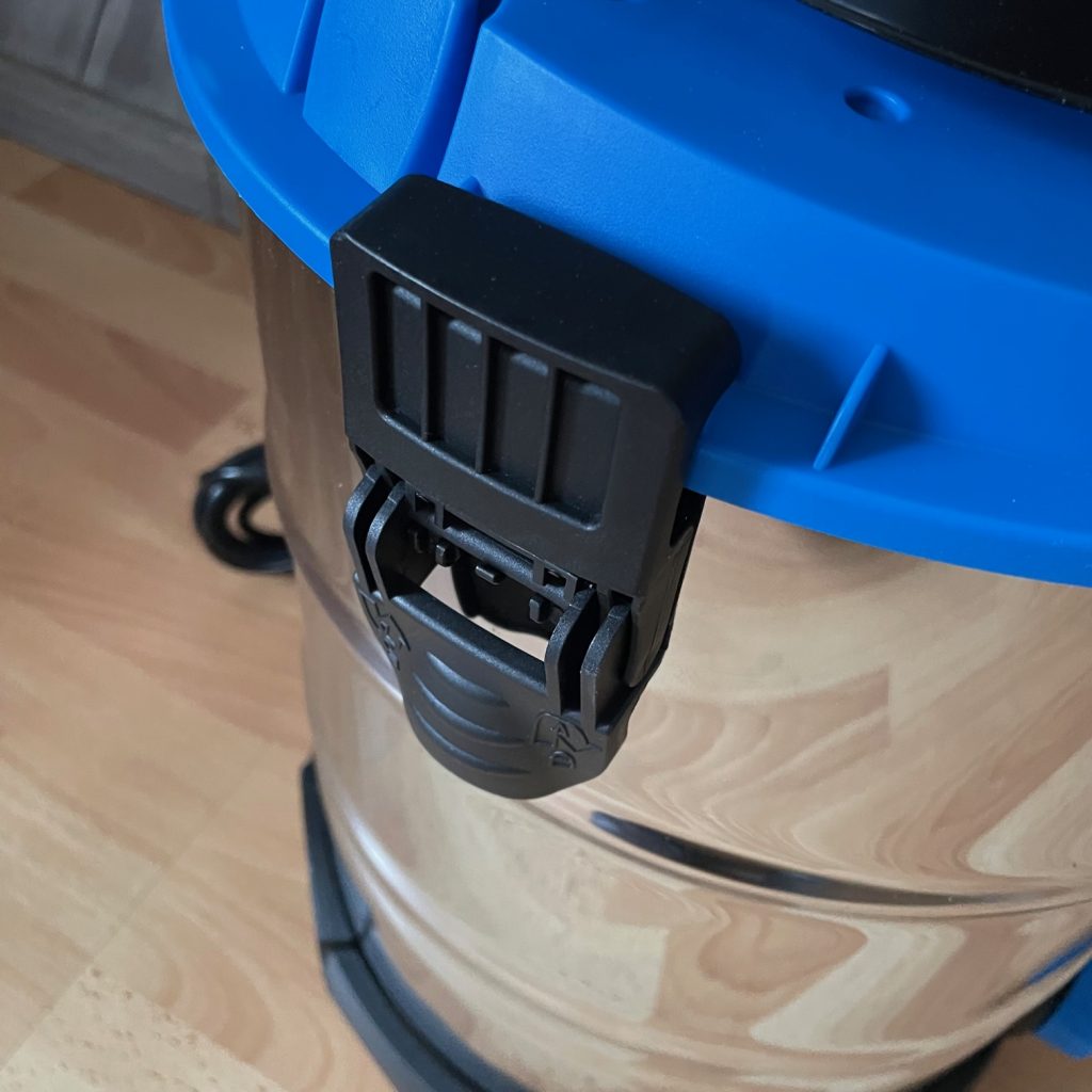 Vacmaster VQ1530SFDC Nass-Trockensauger Verschluss