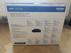Verpackung des Brother DCP-L2550DN Multifunktionsdruckers von Rechts