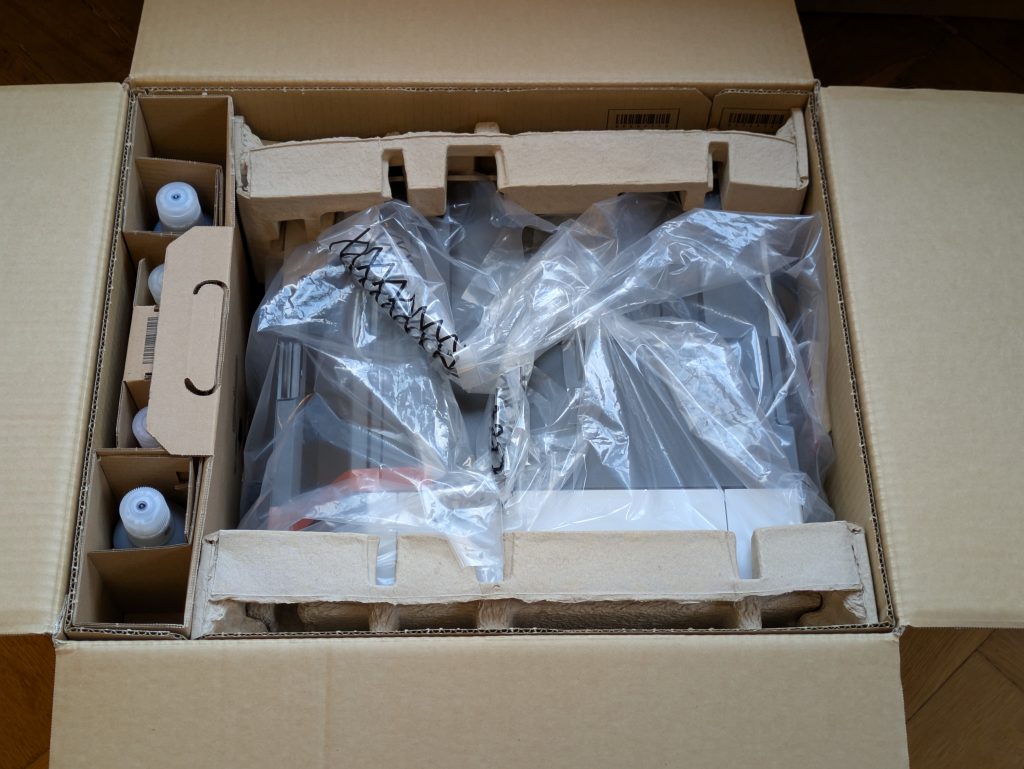 Verpackung des Canon Maxify GX4050 Multifunktionsdruckers geöffnet