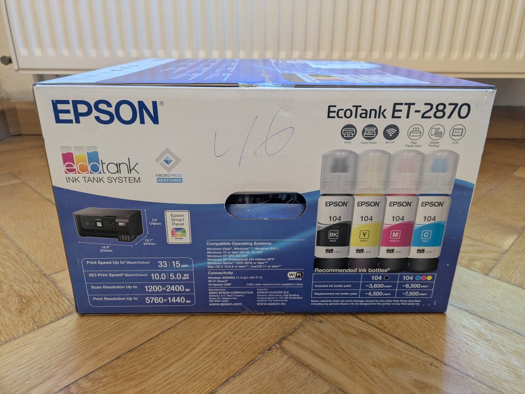 Verpackung des Epson EcoTank ET-2870 Multifunktionsdruckers von Links