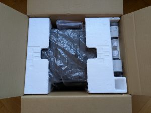 Verpackung des Epson EcoTank ET-4850 Multifunktionsdruckers geöffnet