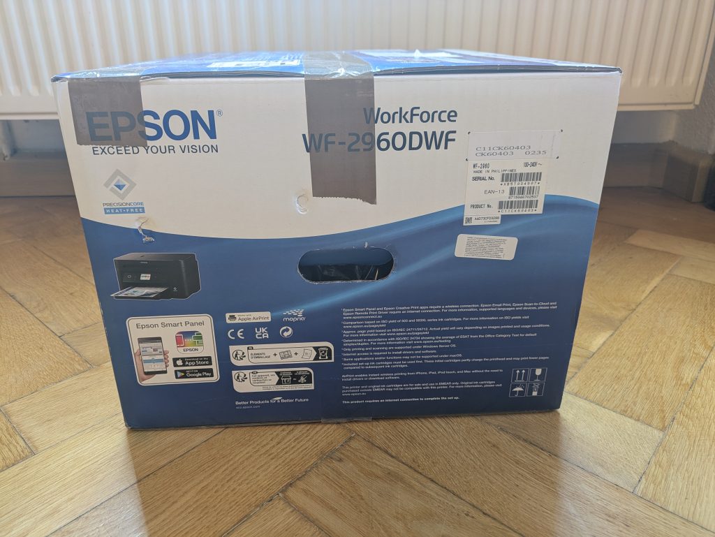 Verpackung des Epson WorkForce WF-2960DWF Multifunktionsdruckerv von Links