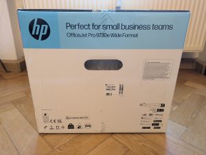 Verpackung des HP OfficeJet Pro 9730e Multifunktionsdruckers von rechts