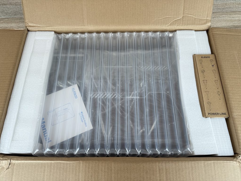 Elegoo Saturn 4 Ultra 3D-Drucker in der Verpackung 1