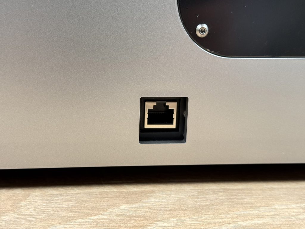 Qidi Plus4 3D-Drucker Detail LAN-Anschluss