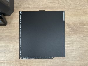 Elegoo Centauri Carbon 3D-Drucker Druckplattenseite mit dezenter Struktur