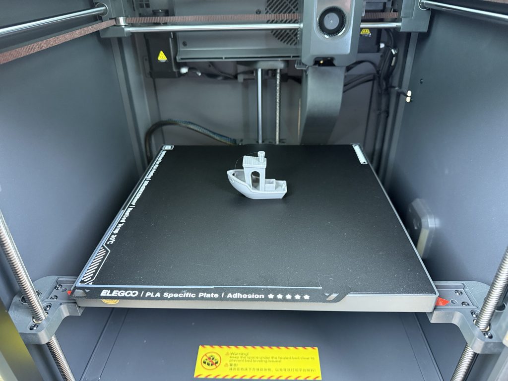Elegoo Centauri Carbon 3D-Drucker fetiges Benchy 1