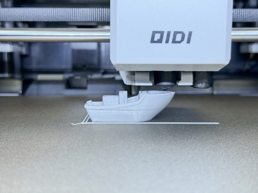 Qidi Plus4 3D-Drucker Druck Benchy 3