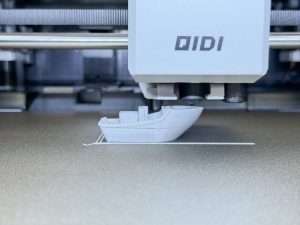 Qidi Plus4 3D-Drucker Druck Benchy 3