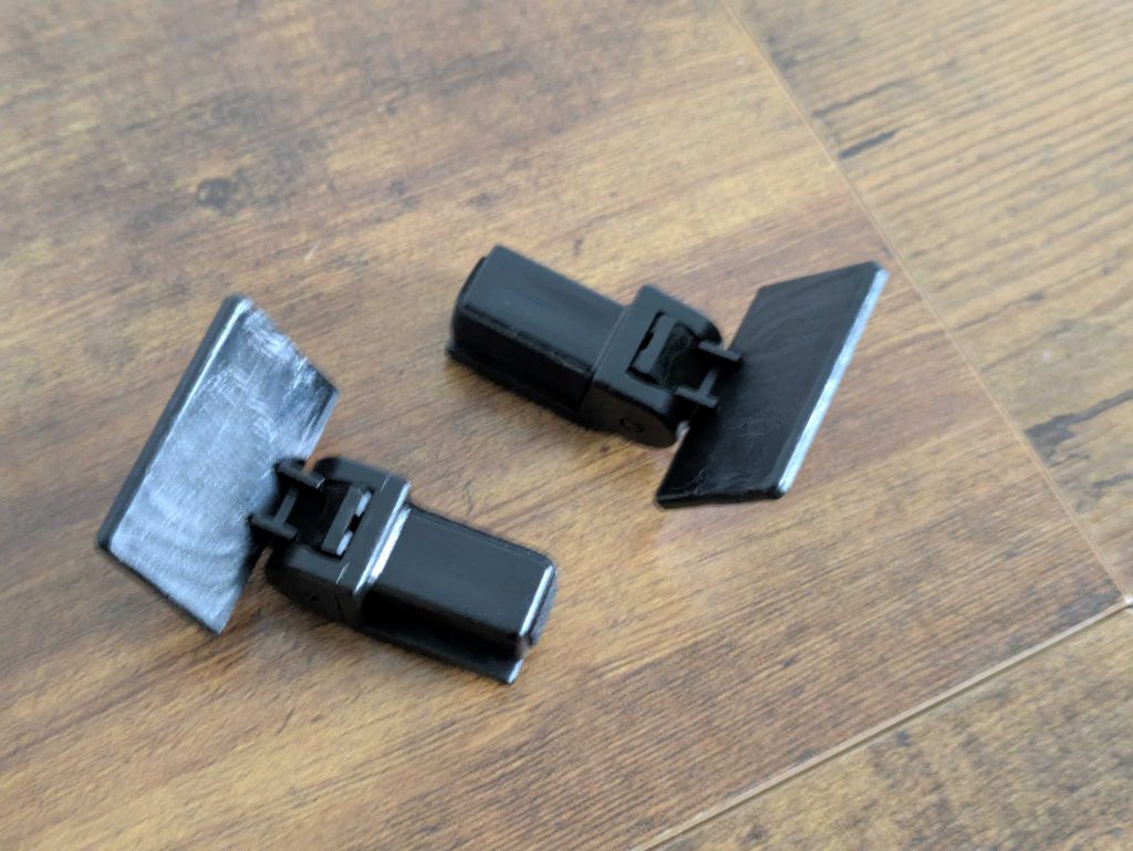 Abdeckplattenhalterungen des Sony PS-LX310BT Plattenspielers