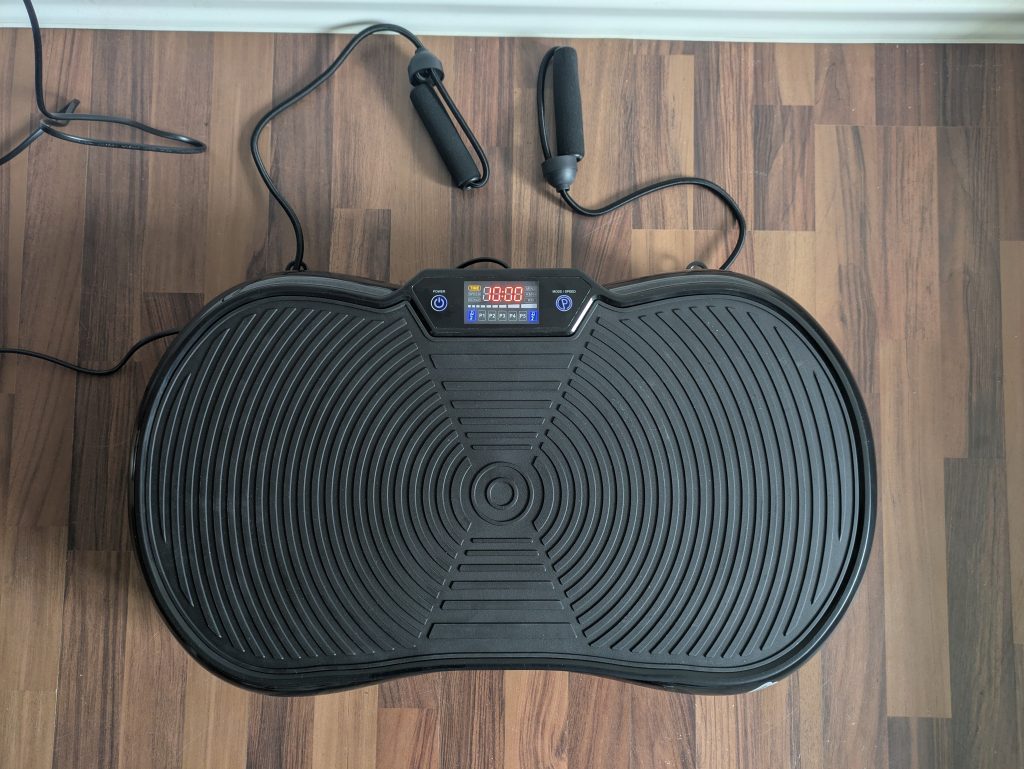 Bluefin Fitness SLIM Vibrationsplatte in Benutzung