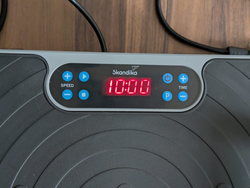 Display der Skandika V2 Vibrationsplatte (2)