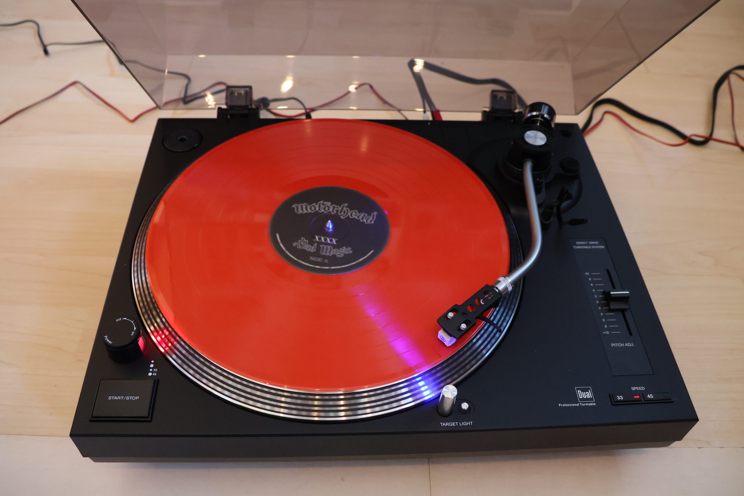 Dual DTJ 301.1 Plattenspieler mit Schallplatte