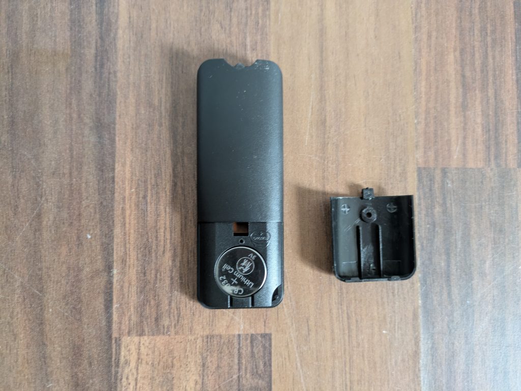 Fernbedienung der Skandika V2 Vibrationsplatte von unten