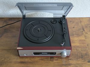 Karcher KA 8050 Plattenspieler geöffnet ohne Schallplatte