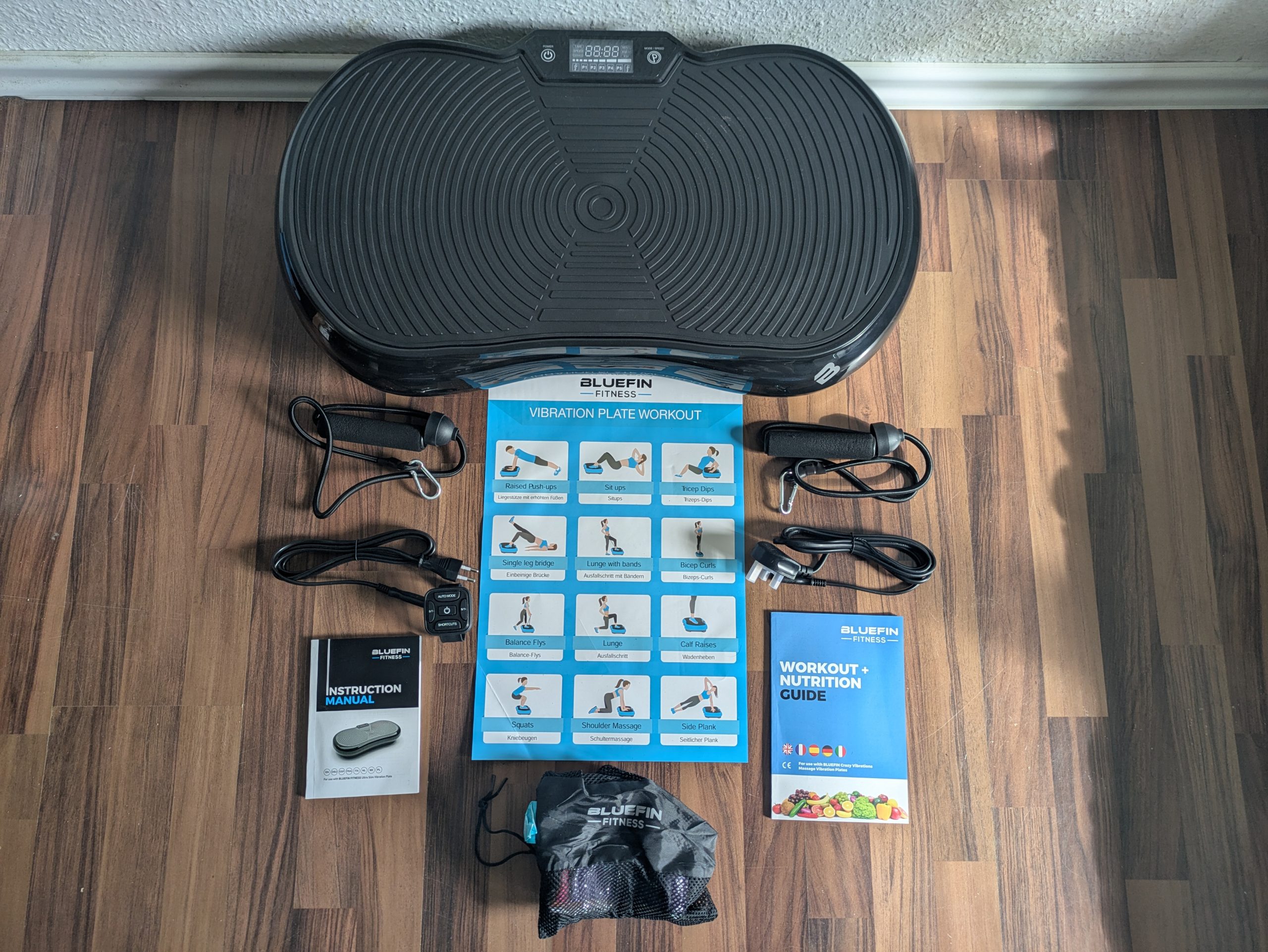 Lieferumfang der Bluefin Fitness SLIM Vibrationsplatte