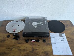 Lieferumfang des Audio-Technica LP60XBTBK Plattenspielers