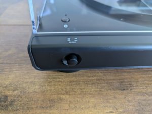 Linke Tasten des Audio-Technica LP60XBTBK Plattenspielers