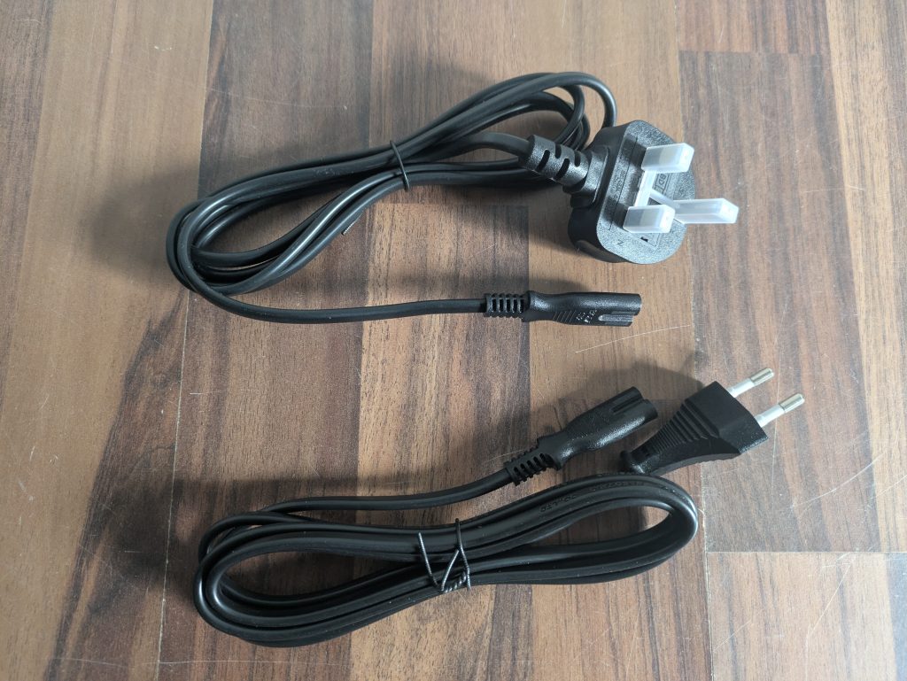 Netzkabel der Bluefin Fitness SLIM Vibrationsplatte