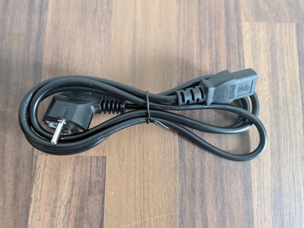 Netzkabel der FLYBIRD Mini Vibrationsplatte