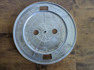 Plattenteller des Audio-Technica LP60XBTBK Plattenspielers von unten