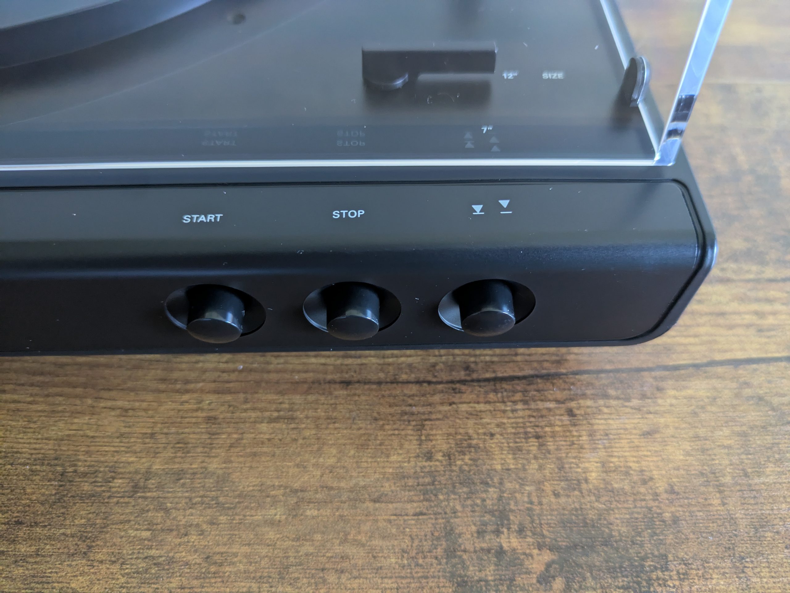 Rechte Tasten des Audio-Technica LP60XBTBK Plattenspielers