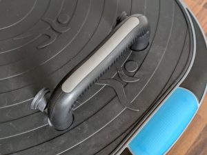 Skandika V2 Vibrationsplatte Handgriffe von der Seite