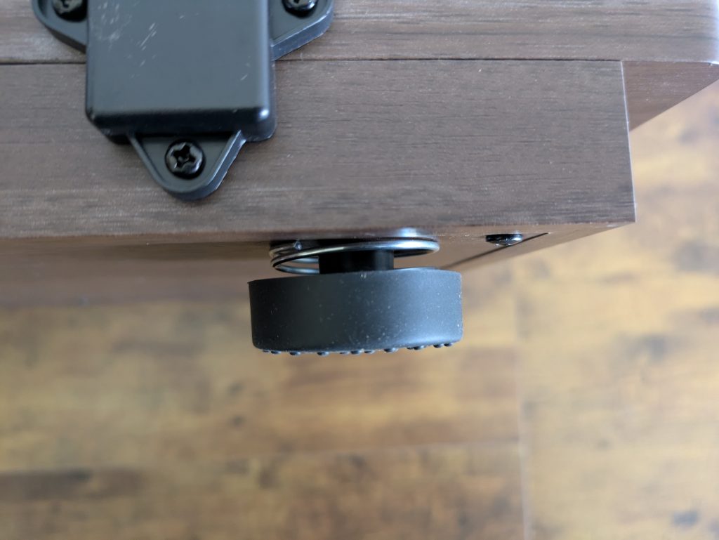 Standfuß des Blaupunkt TT 200 TX WN Plattenspieler aus der Nähe