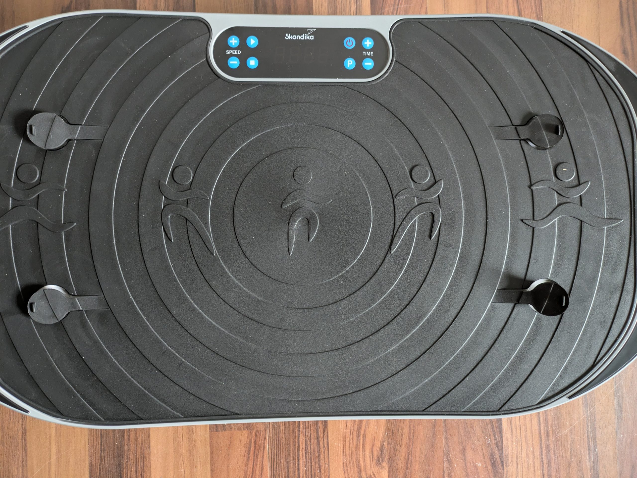 Steckplätze der Handgriffe der Skandika V2 Vibrationsplatte