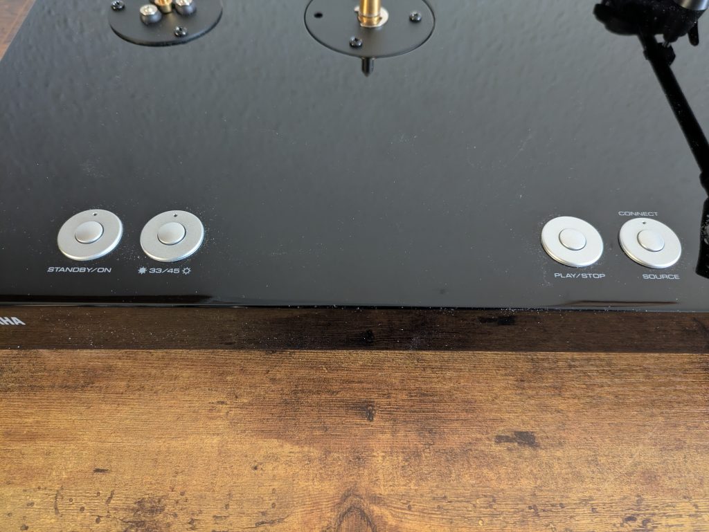 Tasten des Yamaha Musiccast Vinyl 500 Plattenspielers
