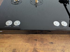 Tasten des Yamaha Musiccast Vinyl 500 Plattenspielers