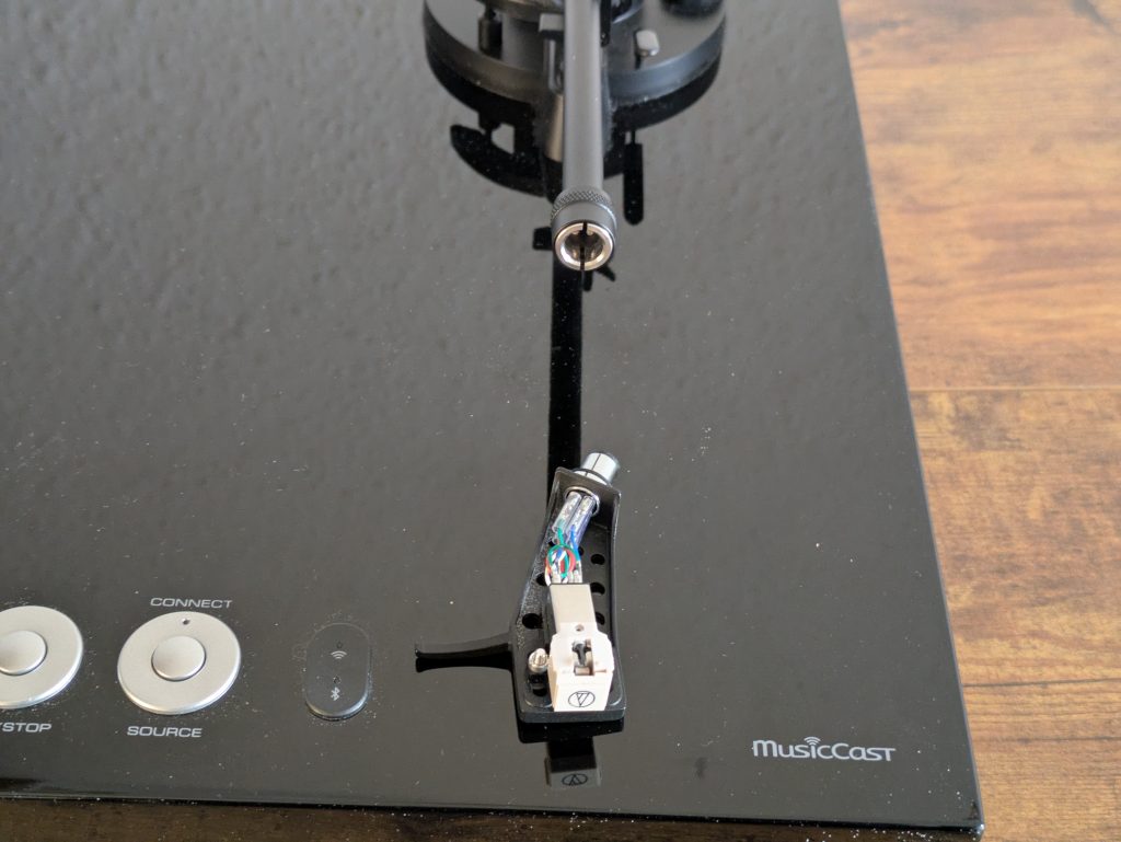 Tonabnehmer des Yamaha Musiccast Vinyl 500 Plattenspielers