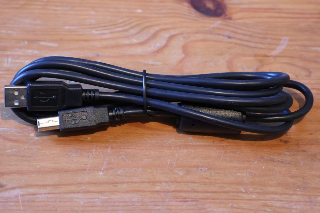 USB-Kabel des Dual DTJ 301.1 Plattenspielers