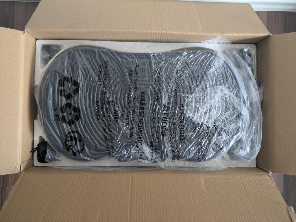Verpackung der Bluefin Fitness SLIM Vibrationsplatte geöffnet (2)