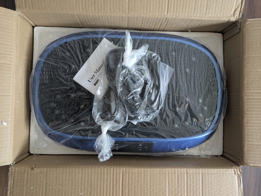 Verpackung der FLYBIRD Mini Vibrationsplatte geöffnet (2)