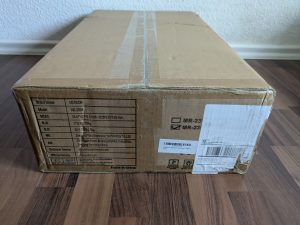 Verpackung der MERACH 2398P1 Vibrationsplatte von der Seite
