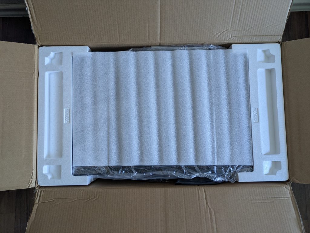 Verpackung der Sportstech sVibe Vibrationsplatte geöffnet