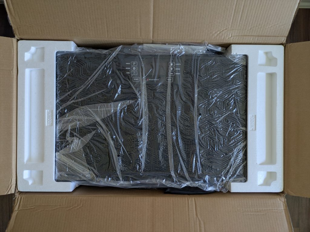 Verpackung der Sportstech sVibe Vibrationsplatte geöffnet (2)