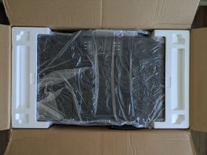 Verpackung der Sportstech sVibe Vibrationsplatte geöffnet (2)