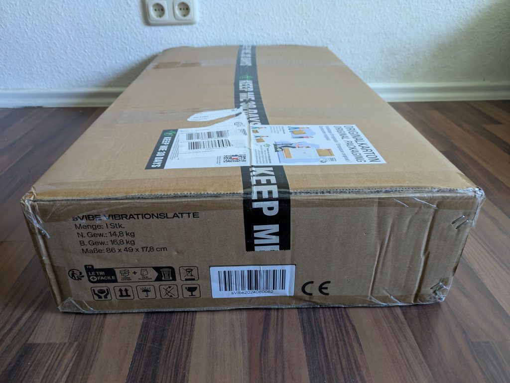 Verpackung der Sportstech sVibe Vibrationsplatte von der Seite