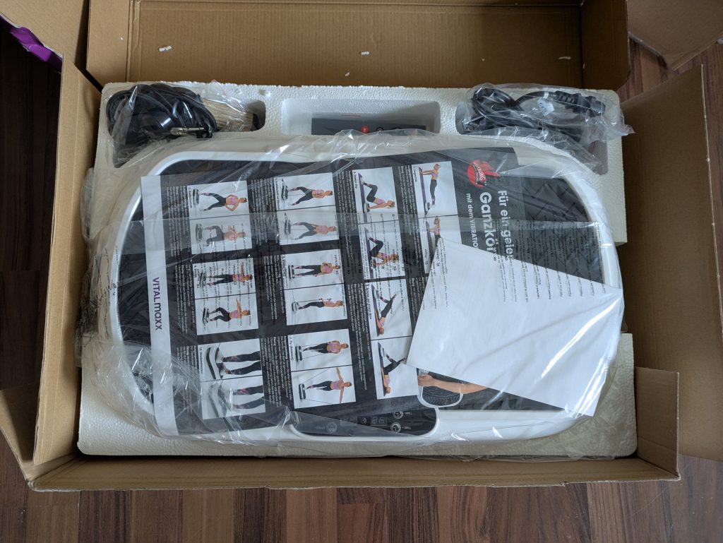 Verpackung der VITALmaxx Basic Vibrationsplatte geöffnet (2)