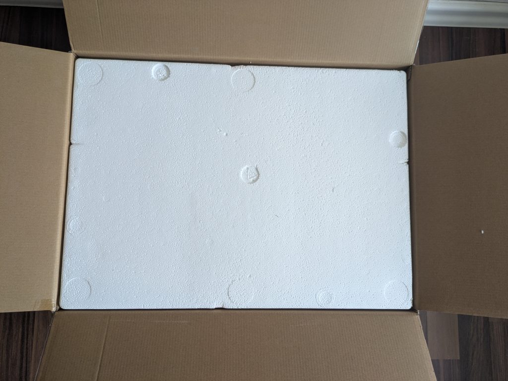 Verpackung der WeightWorld Vibrationsplatte geöffnet