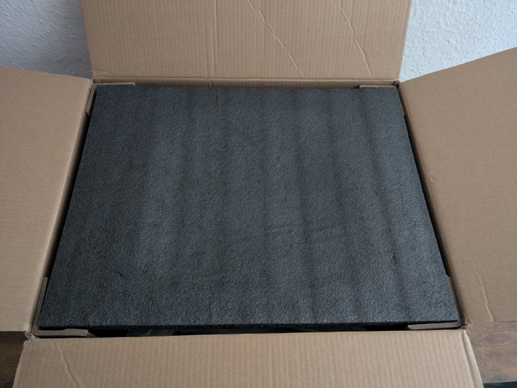 Verpackung des Cambridge Audio Alva ST Plattenspieler geöffnet