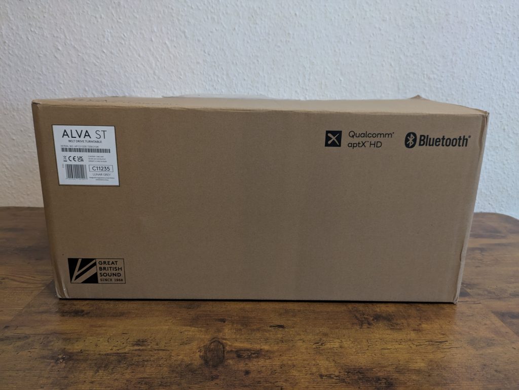 Verpackung des Cambridge Audio Alva ST Plattenspielers von der Seite