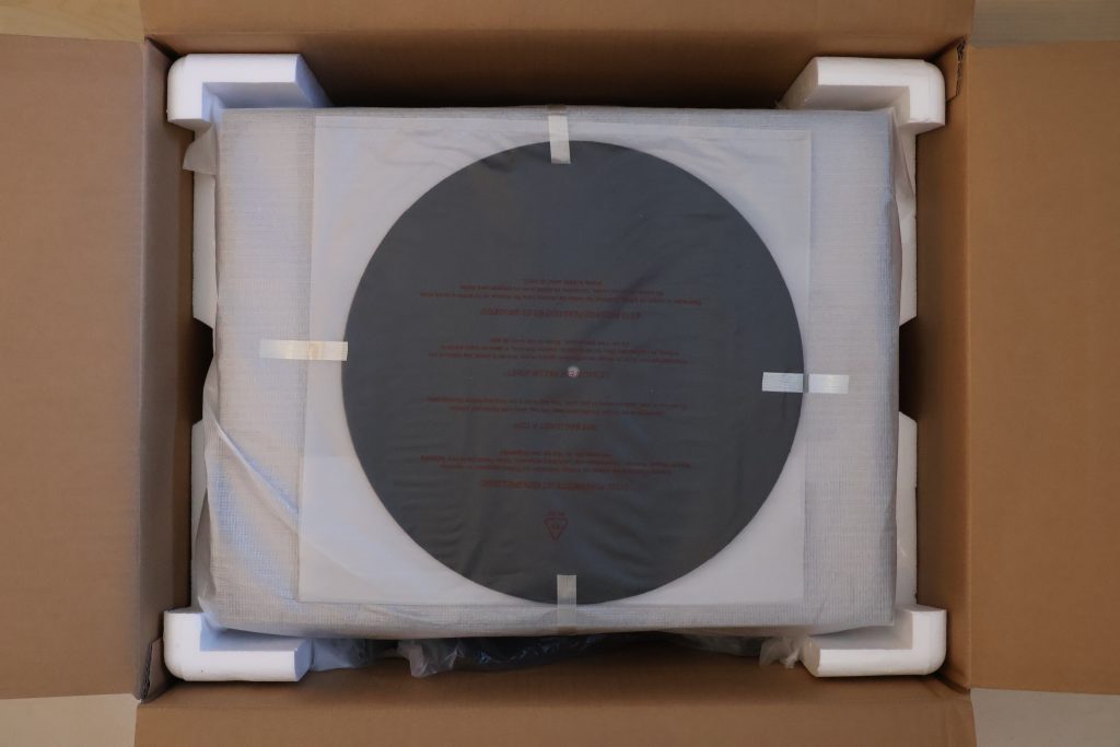 Verpackung des Dual DTJ 301.1 Plattenspielers geöffnet